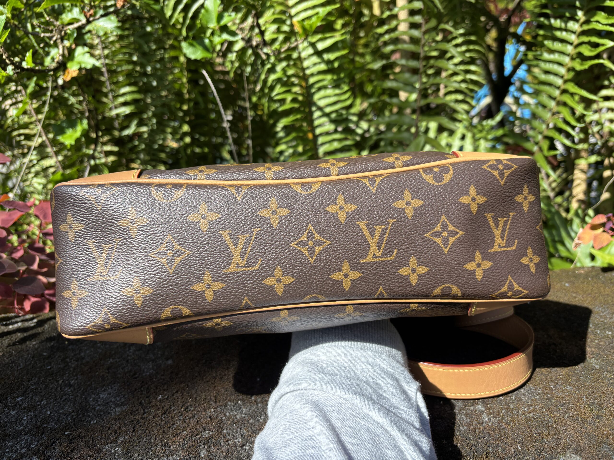 Louis Vuitton Monogram Odeon MM Crossbody - Image 7
