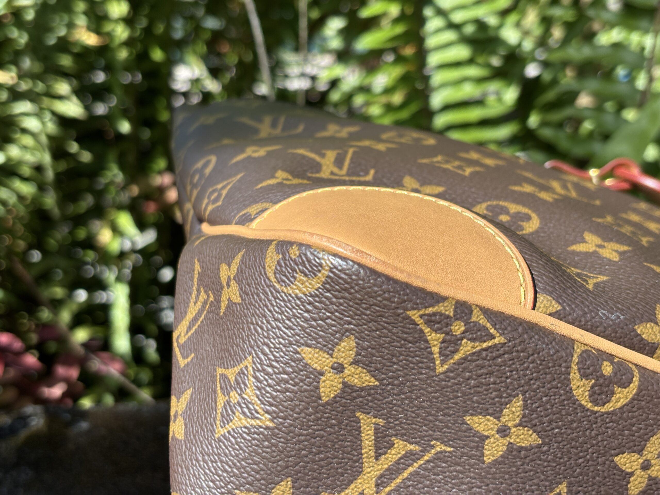 Louis Vuitton Monogram Odeon MM Crossbody - Image 8