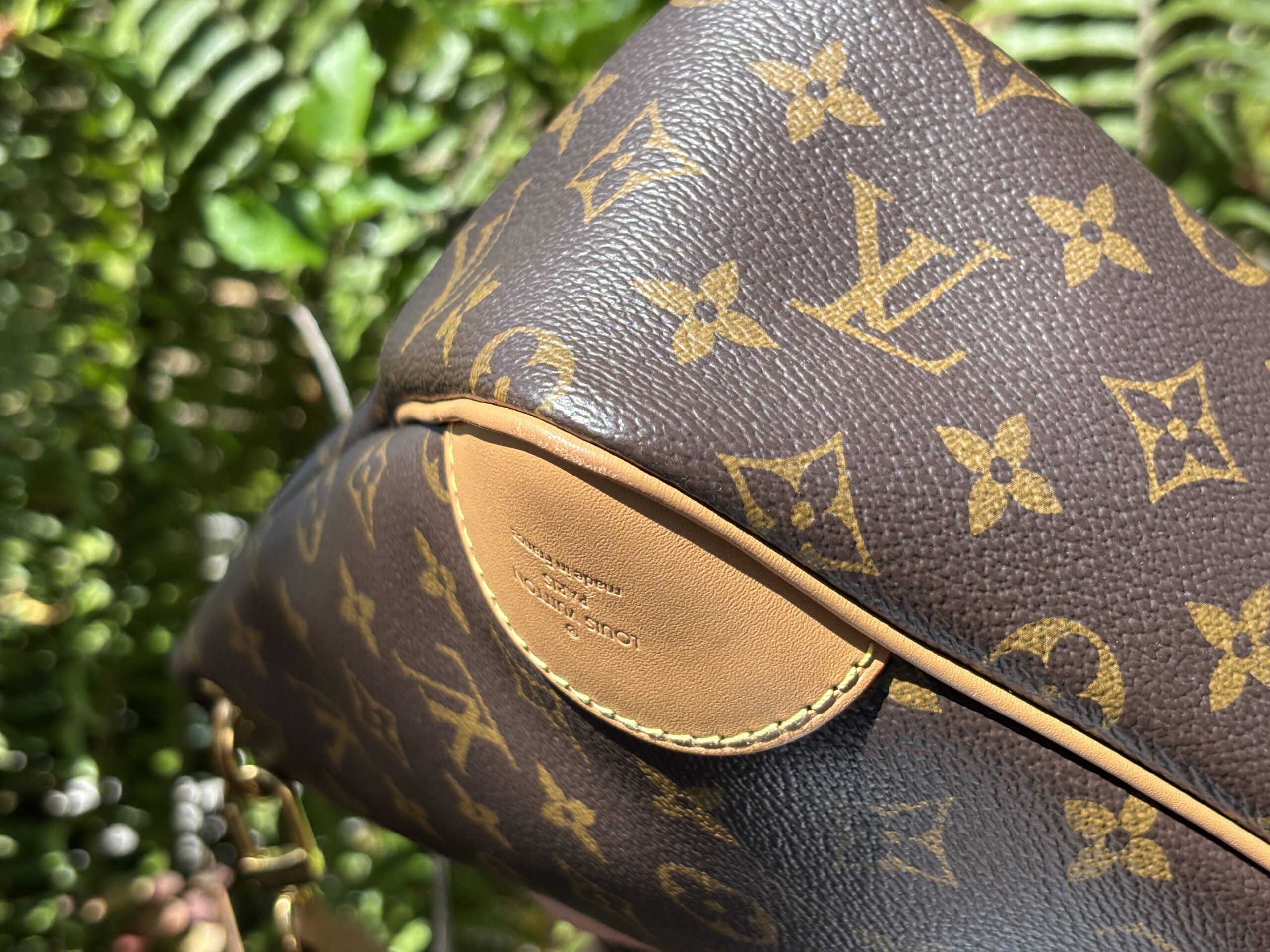 Louis Vuitton Monogram Odeon MM Crossbody - Image 9