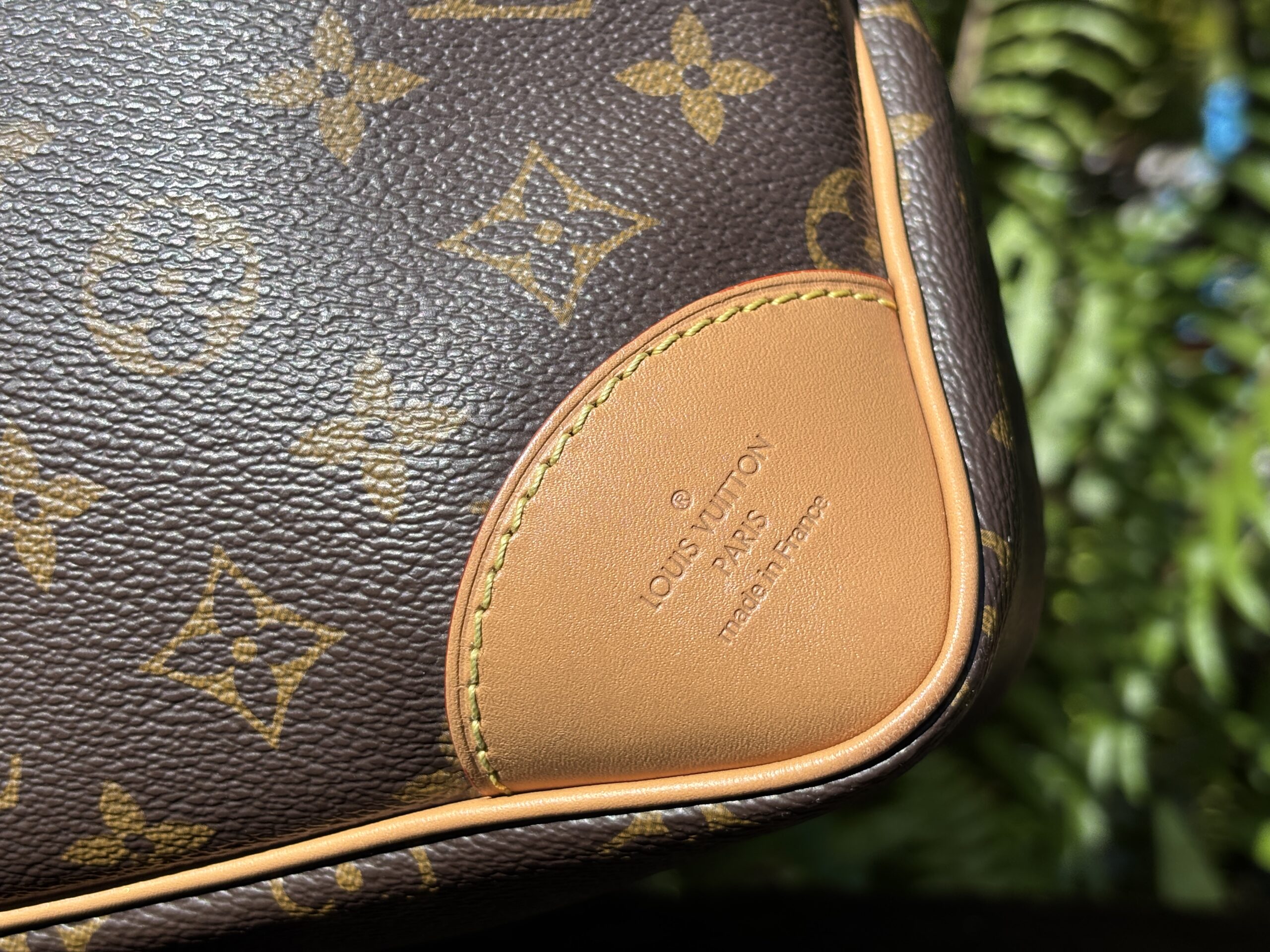 Louis Vuitton Monogram Odeon MM Crossbody - Image 12